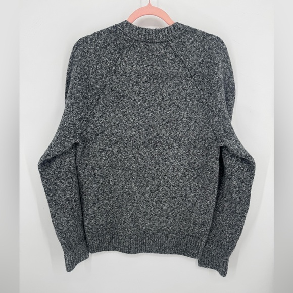 Abercrombie & Fitch Men's Gray Crewneck Knit Sweater NEW WITH TAGS Size Medium - Picture 2 of 8